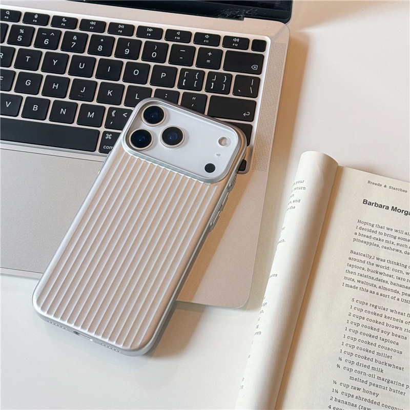Matte MagSafe Ribbed Case - Image 3