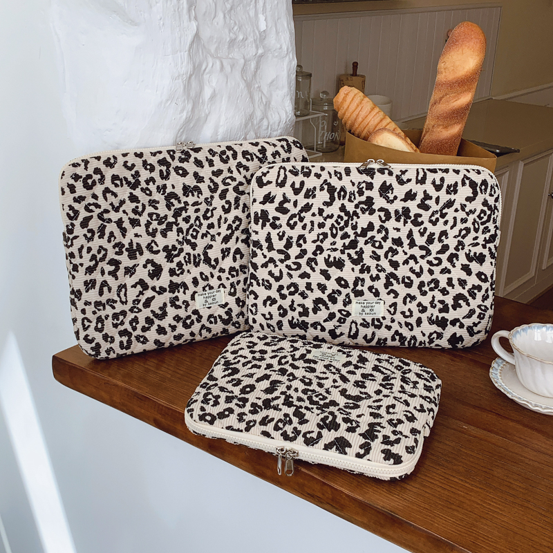 Snow Leopard Laptop Sleeve Collection - Image 4