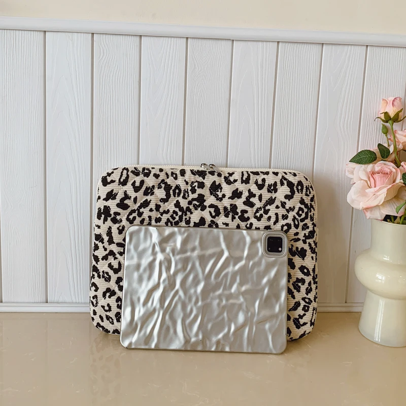 Snow Leopard Laptop Sleeve Collection - Image 3