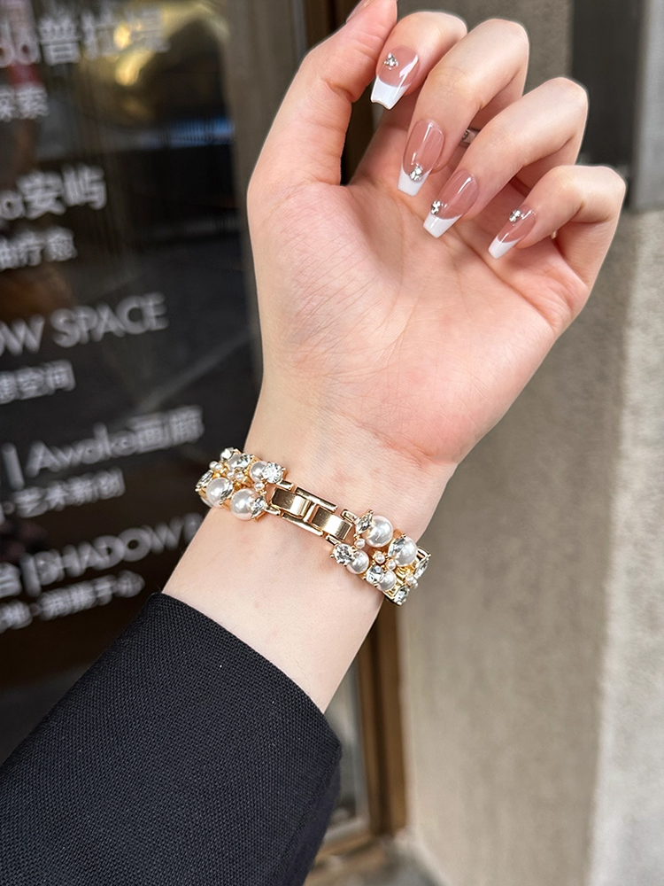 Royal Pearl Crystal Apple Watch Band - Image 4